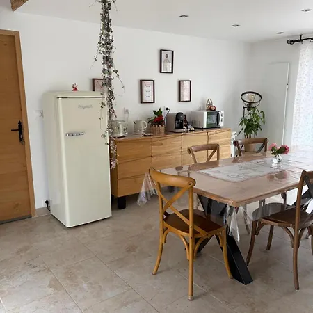 Oda ve Kahvaltı Chez Eric Et Nath 3*